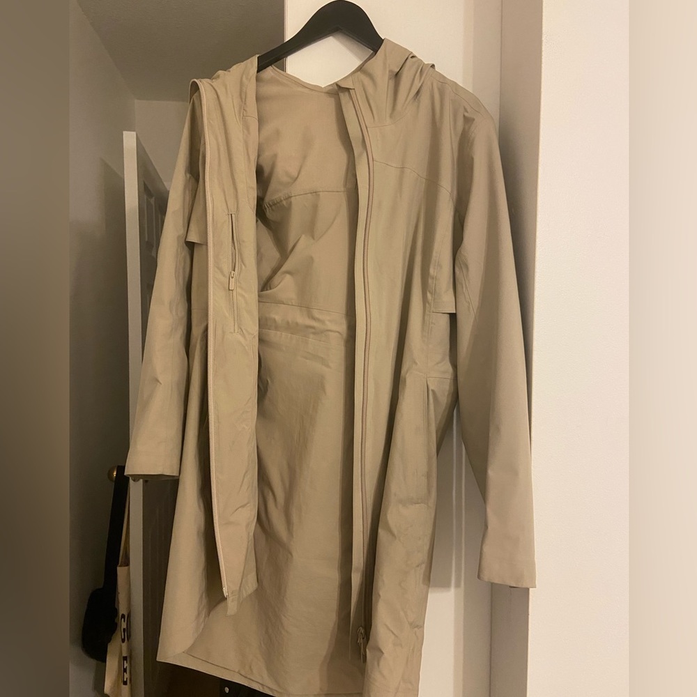 Rain Rebel lululemon rain jacket size 6
